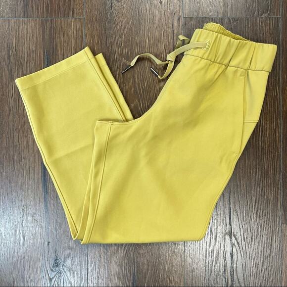 Lululemon On the Fly Crop *Woven 23" Vintage Gold SZ 2 - Picture 2 of 7